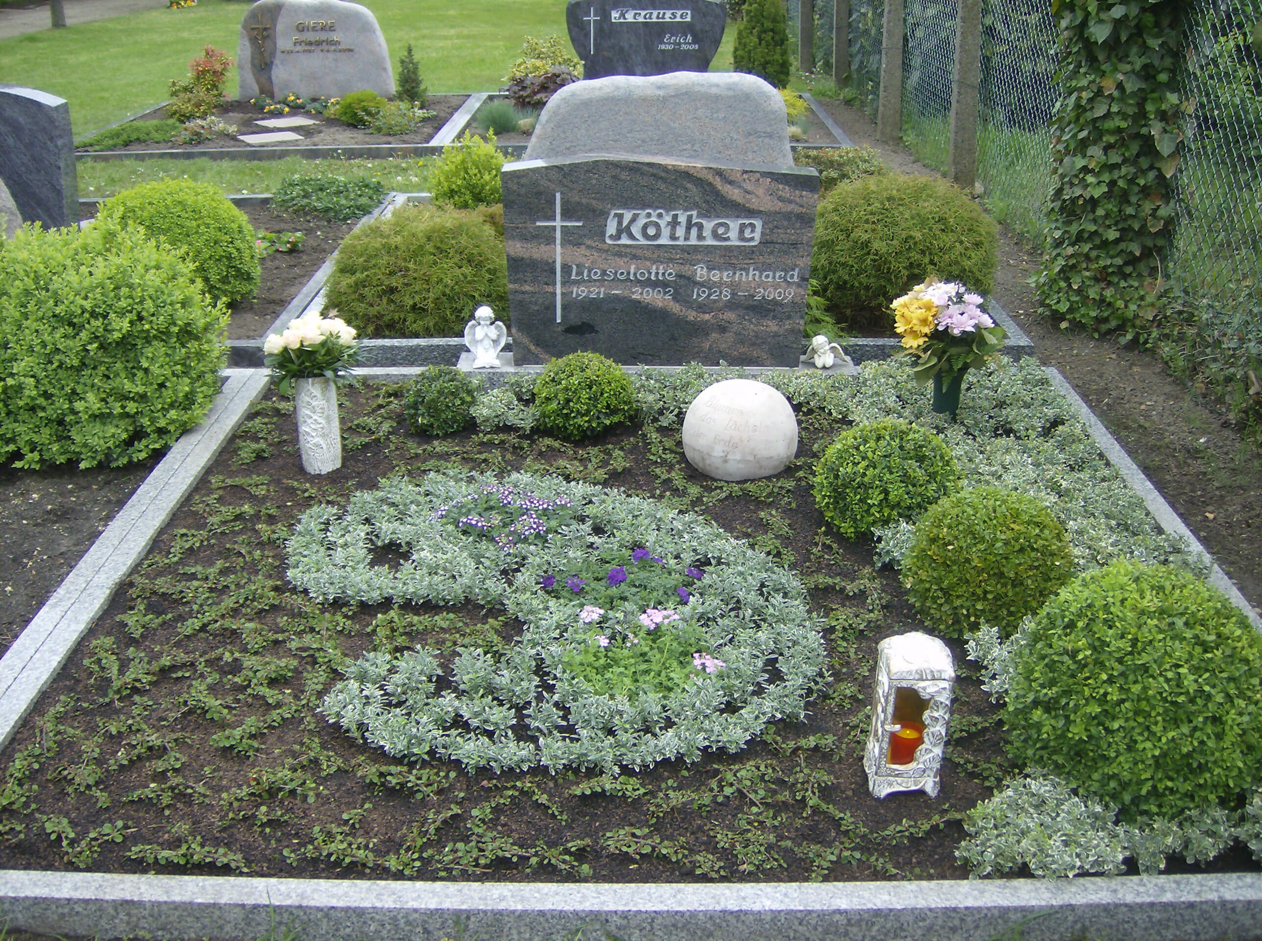 Neugestaltung einer Doppelgrabstätte auf dem Friedhof